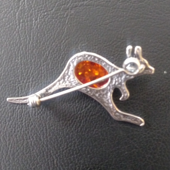 Vintage Sterling & Baltic Amber Kangaroo Brooch - Picture 4 of 5